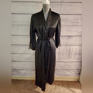 ❤️‍🩹 Black satin robe